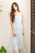 Vestido azul con tul y flores