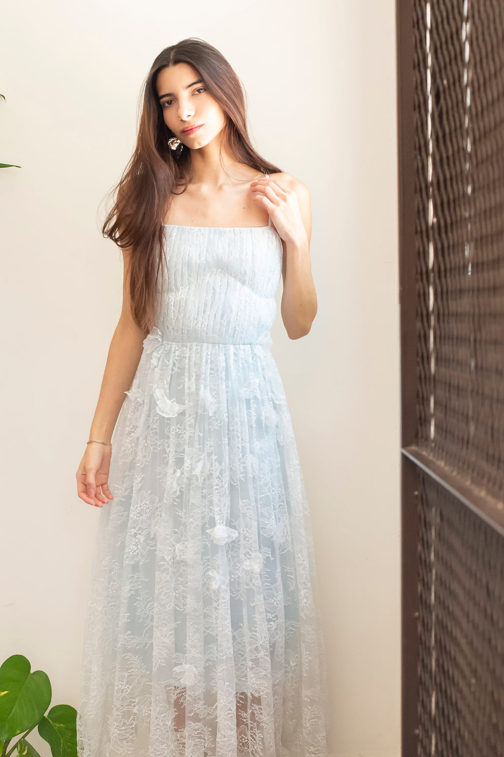 Vestido azul con tul y flores