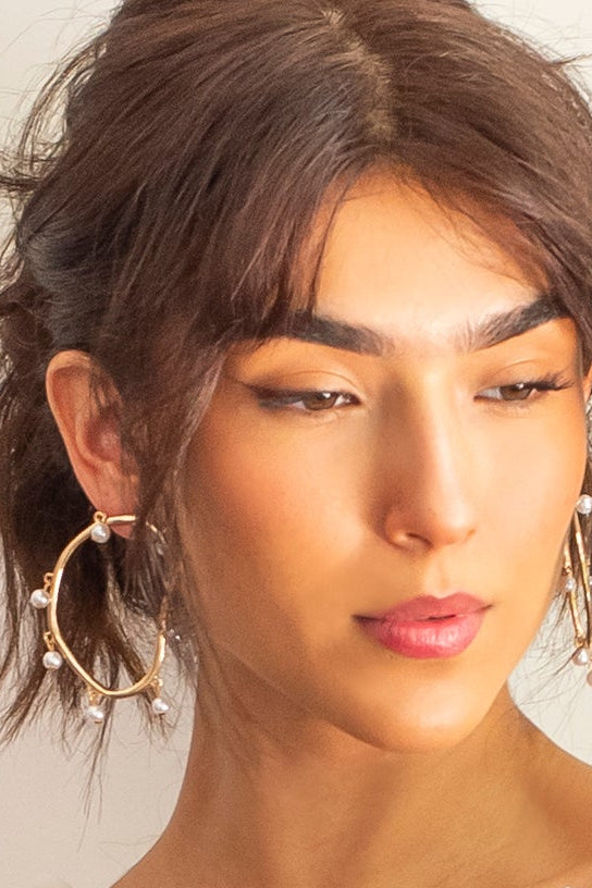 Aretes grandes con perlas